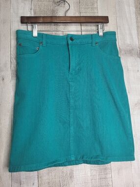 L.L.Bean Classic Fit Teal/Turquoise Strechy Jean Skirt. Size 8